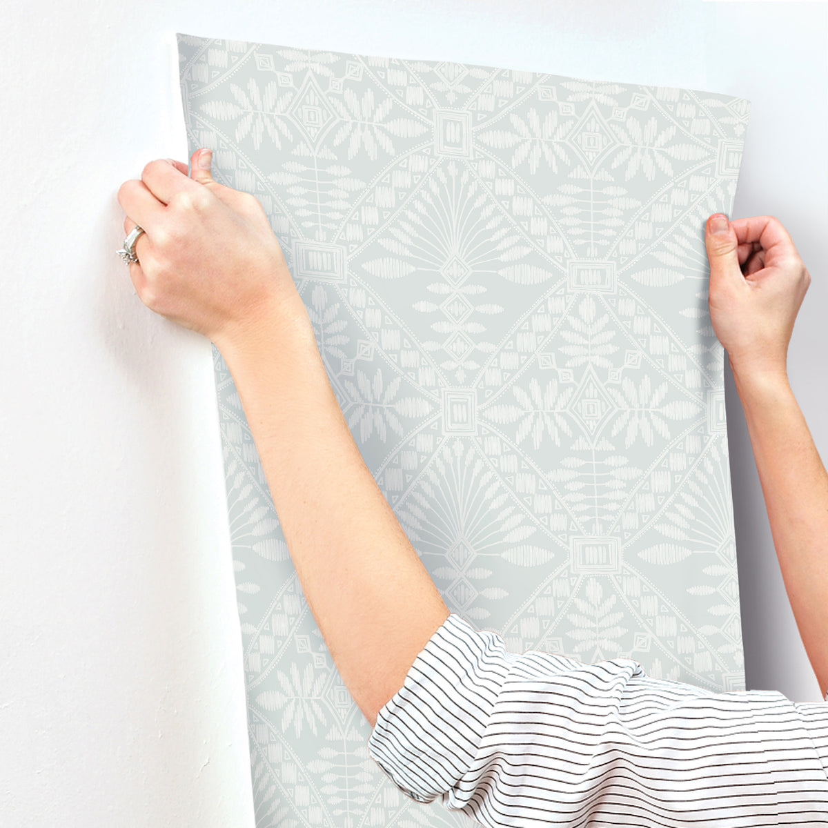 4199-27778-peel-and-stick-wallpaper-stick-application-step
