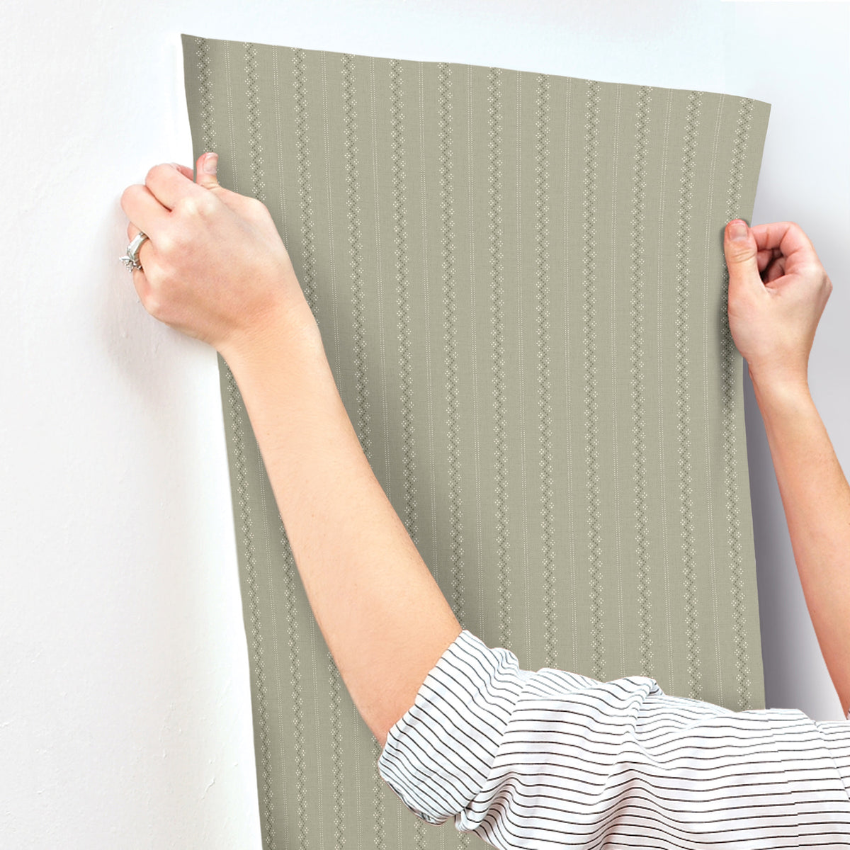 4199-27779-peel-and-stick-wallpaper-stick-application-step