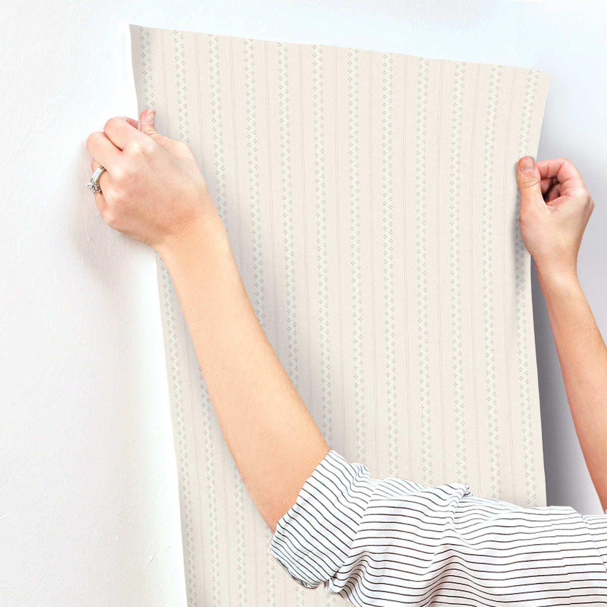 4199-27782-peel-and-stick-wallpaper-stick-application-step