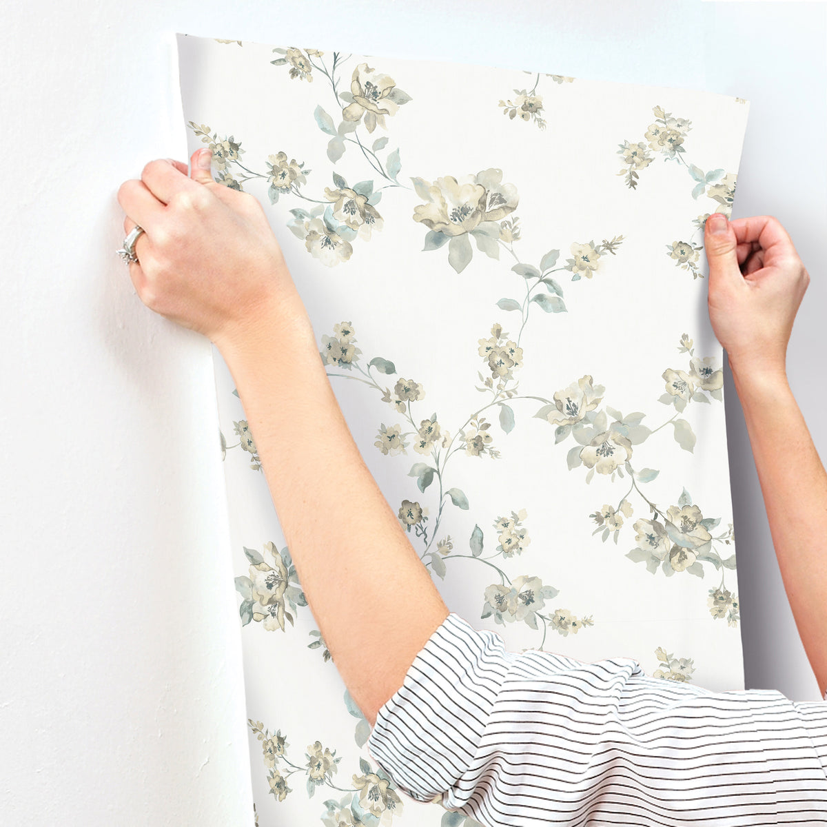 4199-27784-peel-and-stick-wallpaper-stick-application-step