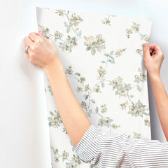 4199-27784-peel-and-stick-wallpaper-stick-application-step