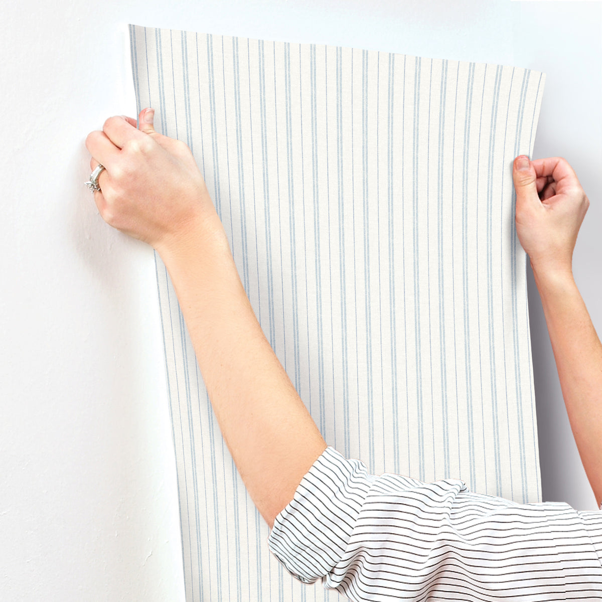 4199-83426-peel-and-stick-wallpaper-stick-application-step