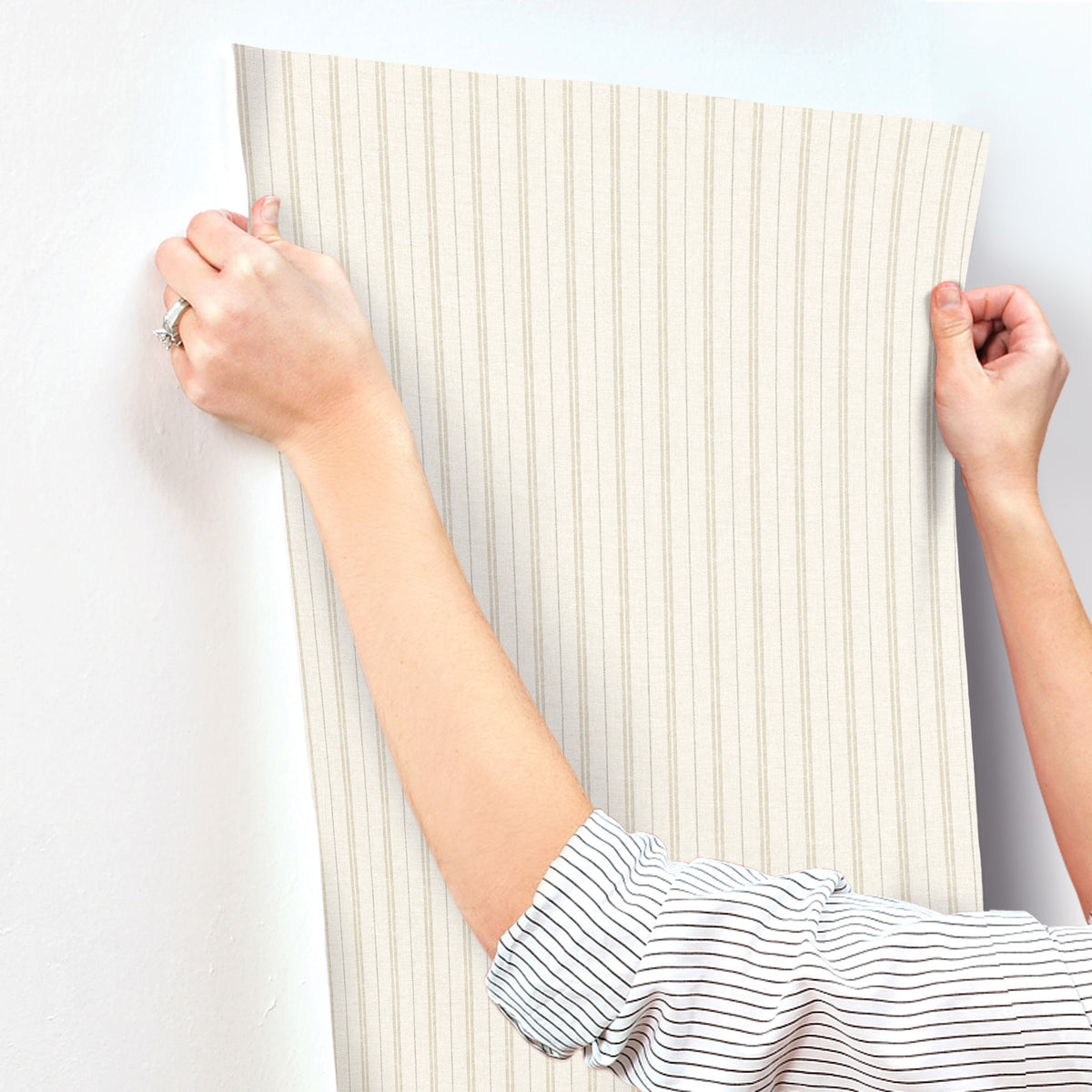 4199-83427-peel-and-stick-wallpaper-stick-application-step