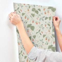 4199-83716-peel-and-stick-wallpaper-stick-application-step