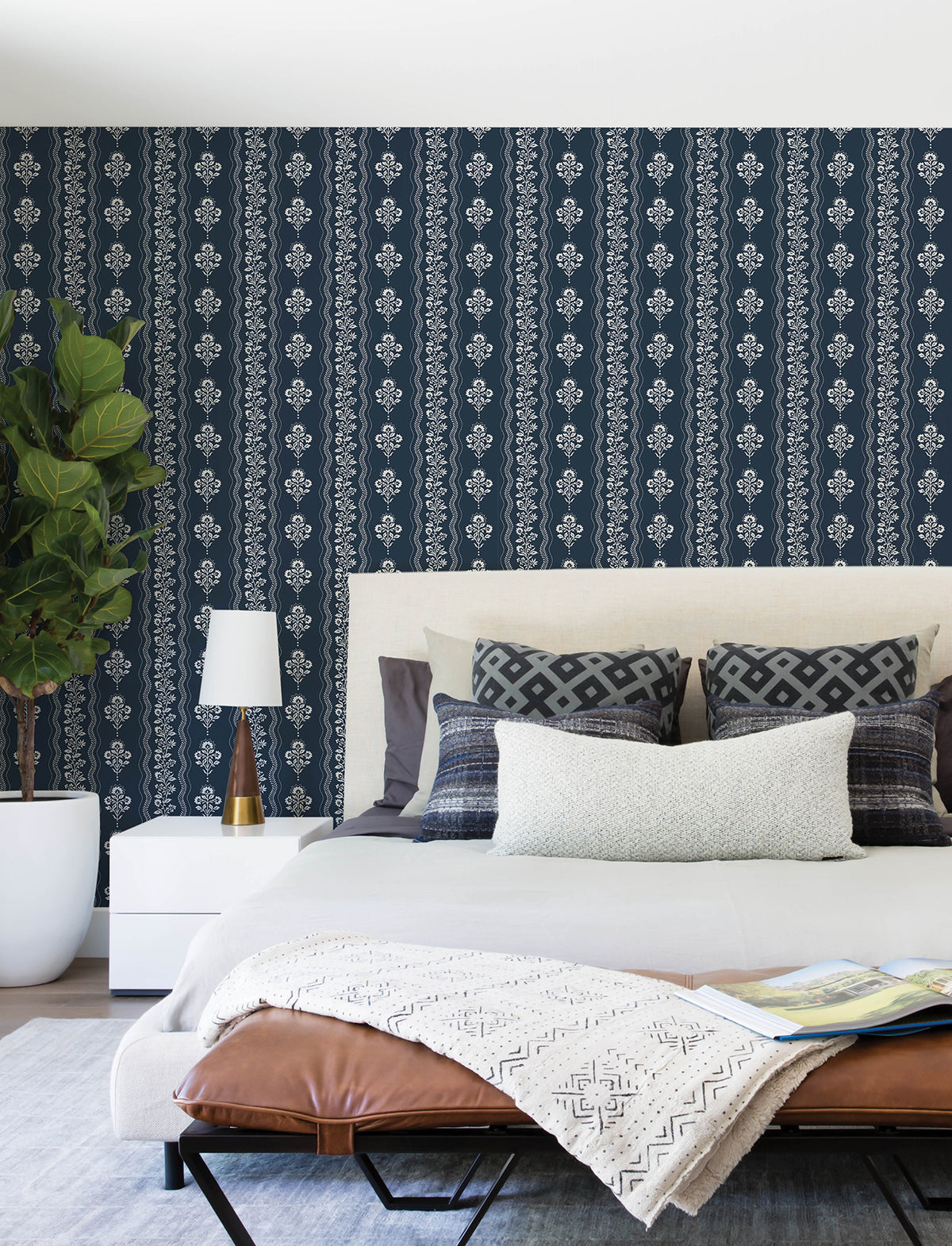 4199-83721-peel-and-stick-wallpaper-room-scene-detail-closeup
