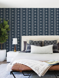 4199-83721-peel-and-stick-wallpaper-room-scene-detail-closeup