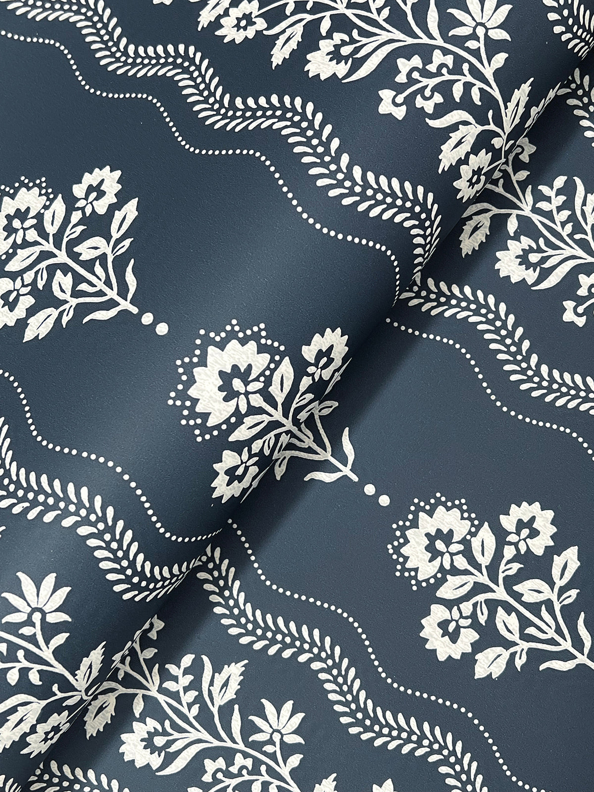 4199-83721-peel-and-stick-wallpaper-detail-closeup