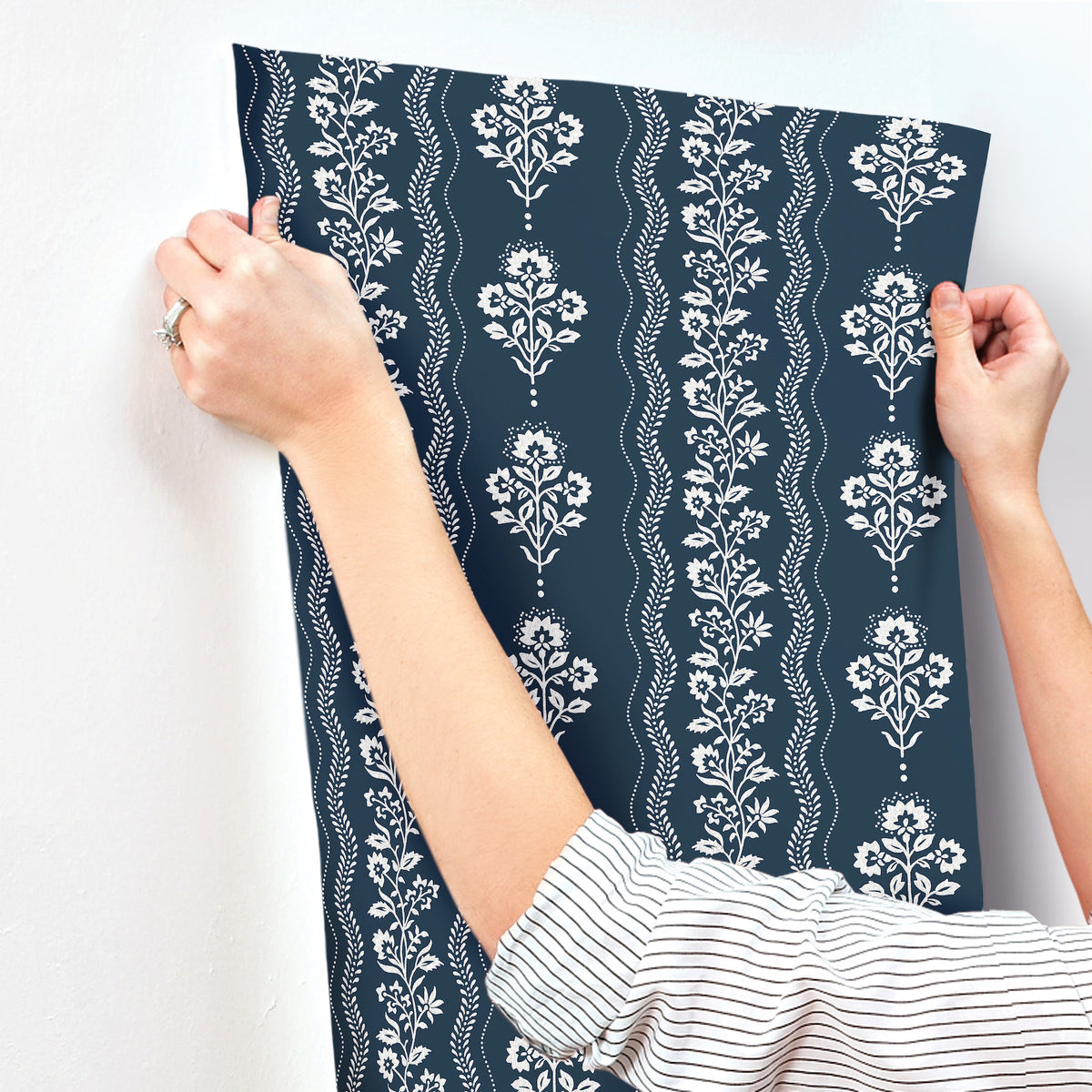 4199-83721-peel-and-stick-wallpaper-stick-application-step