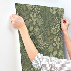 4201-20103-peel-and-stick-wallpaper-stick-application-step