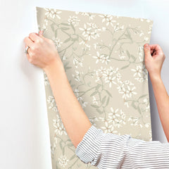 4201-20112-peel-and-stick-wallpaper-stick-application-step