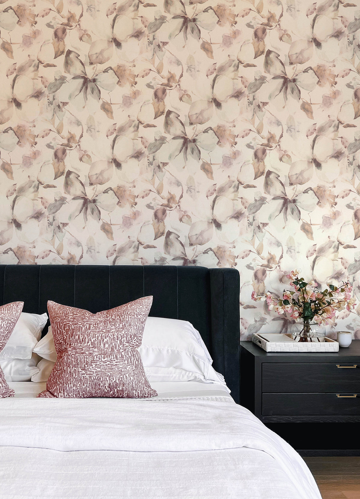 4202-481235-peel-and-stick-wallpaper-room-scene