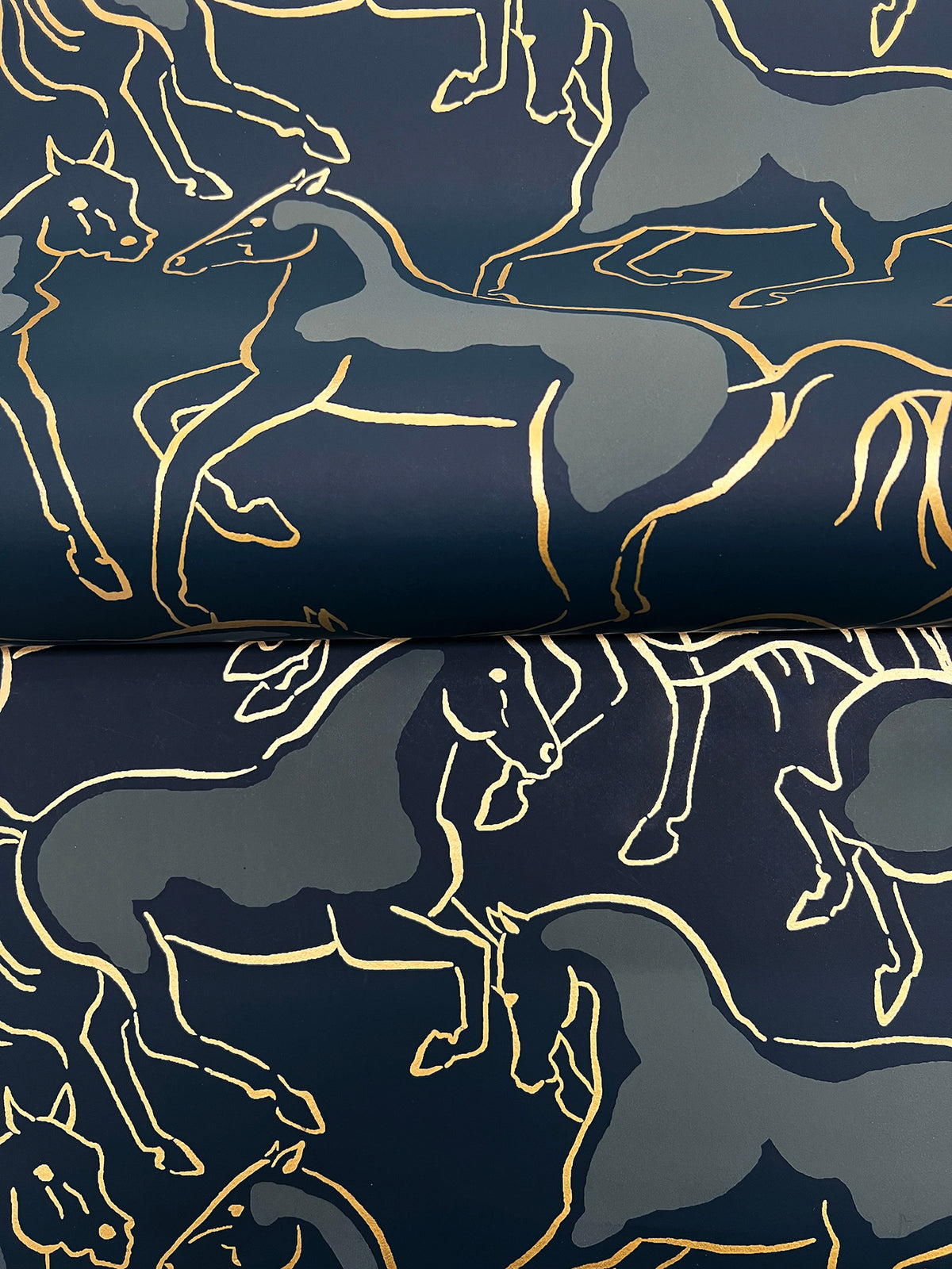 4211-83506-peel-and-stick-wallpaper-detail-closeup