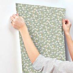 4212-84366-peel-and-stick-wallpaper-stick-application-step