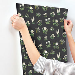 4212-84375-peel-and-stick-wallpaper-stick-application-step