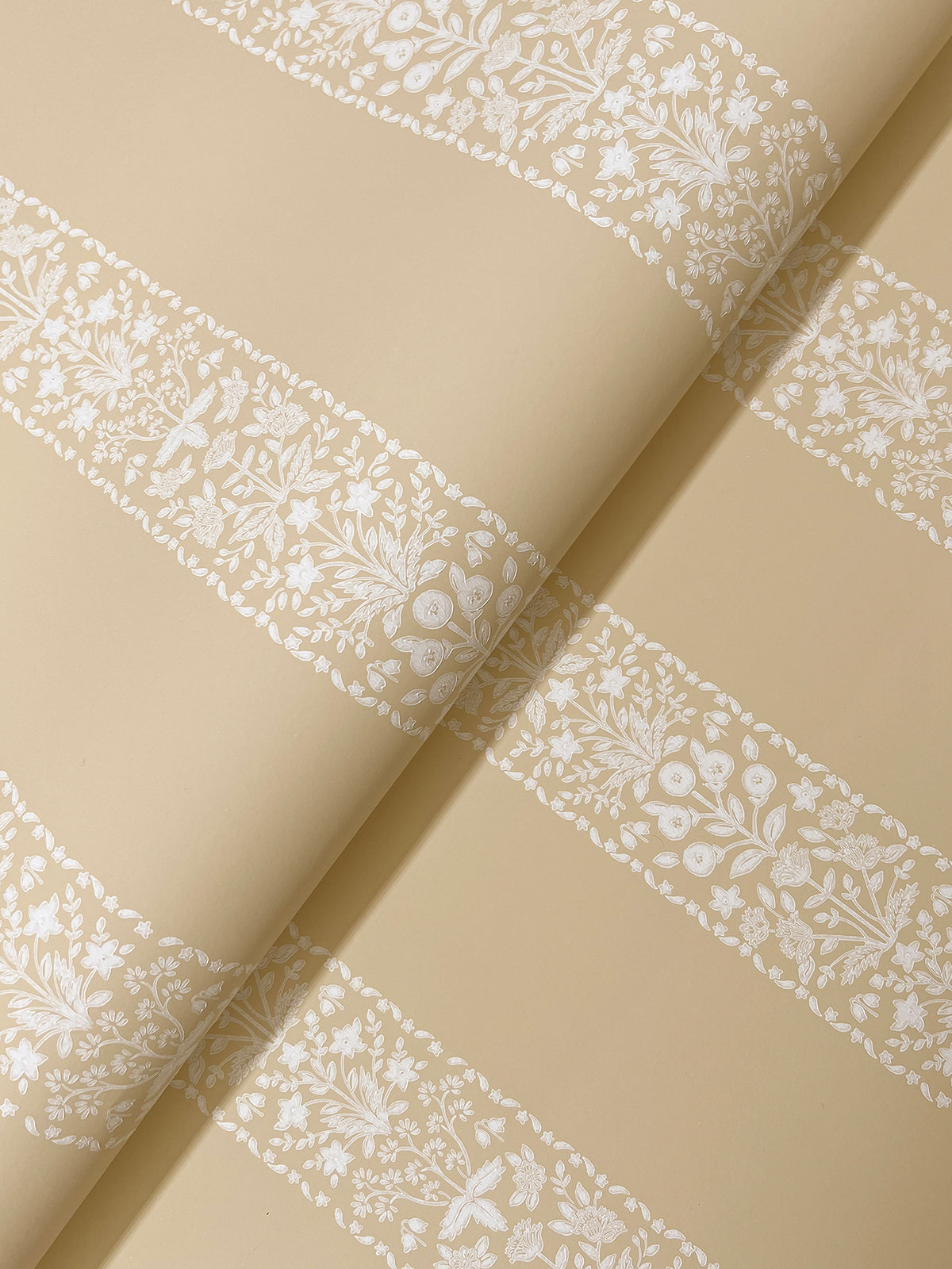 4212-84392-peel-and-stick-wallpaper-detail-closeup