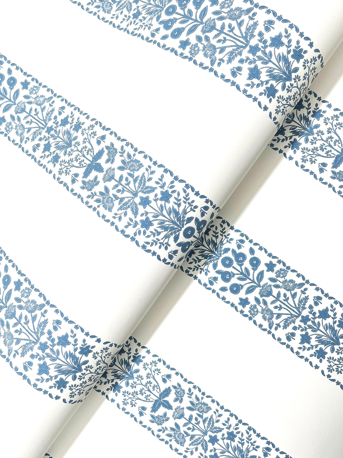 4212-84393-peel-and-stick-wallpaper-detail-closeup
