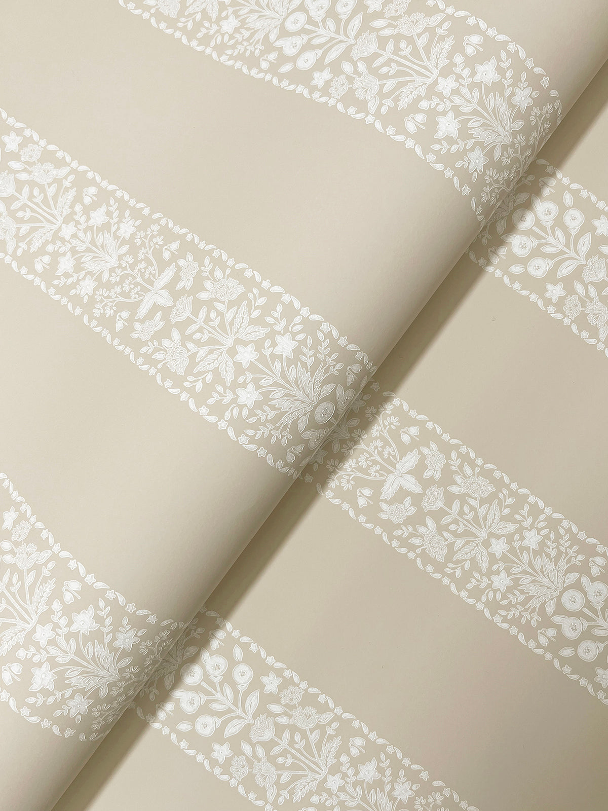 4212-84394-peel-and-stick-wallpaper-detail-closeup