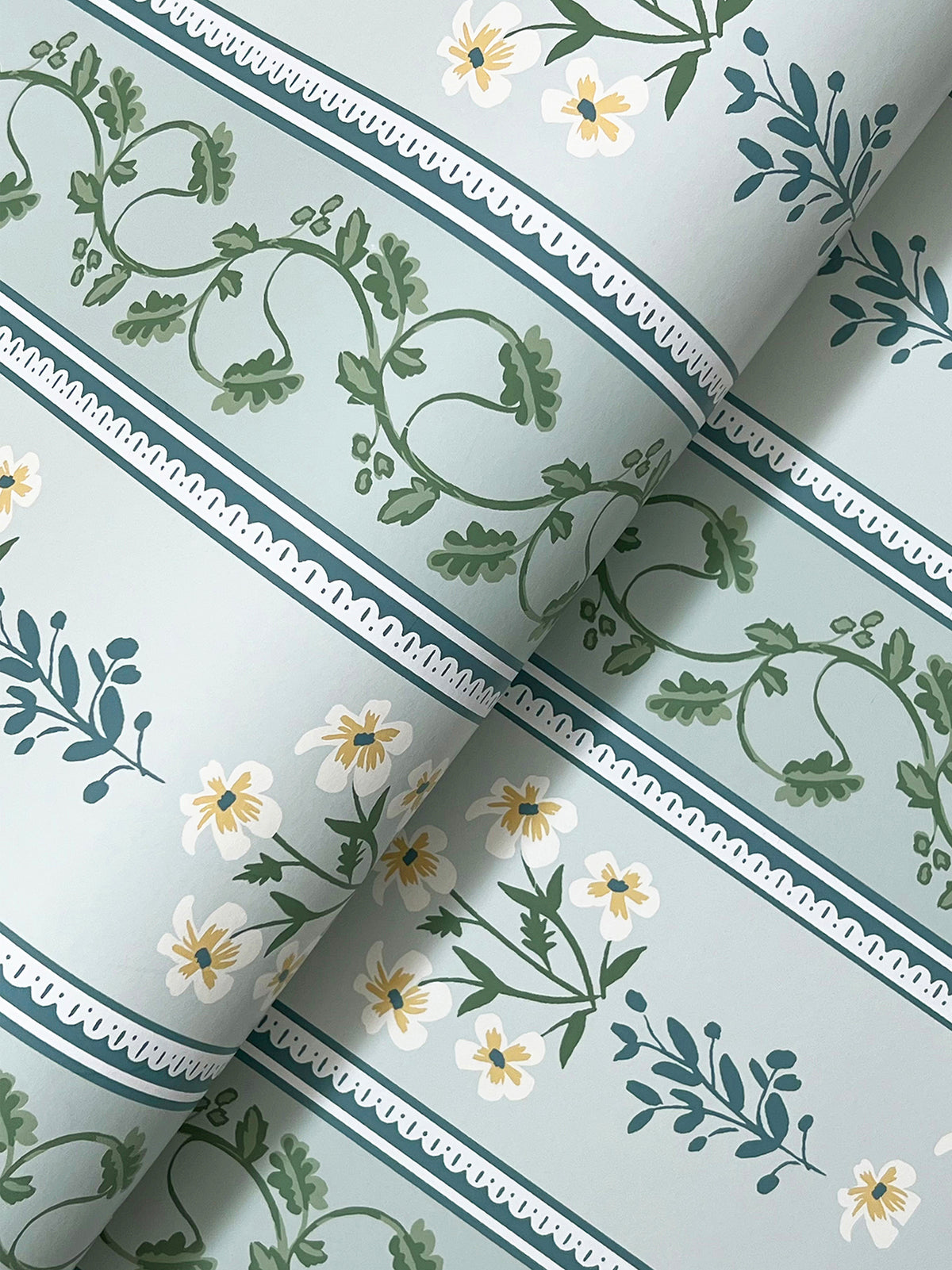 4212-84414-peel-and-stick-wallpaper-detail-closeup