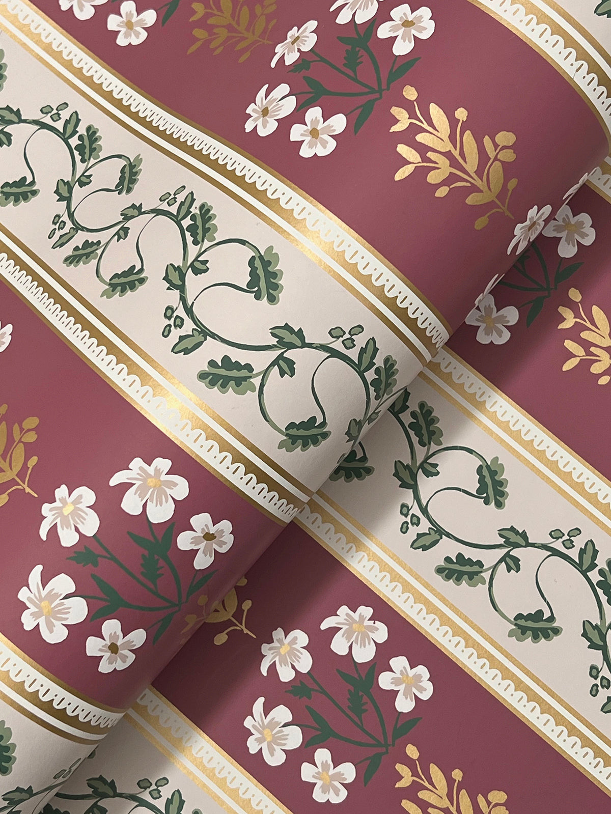 4212-84419-peel-and-stick-wallpaper-detail-closeup