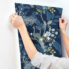 4212-84422-peel-and-stick-wallpaper-stick-application-step