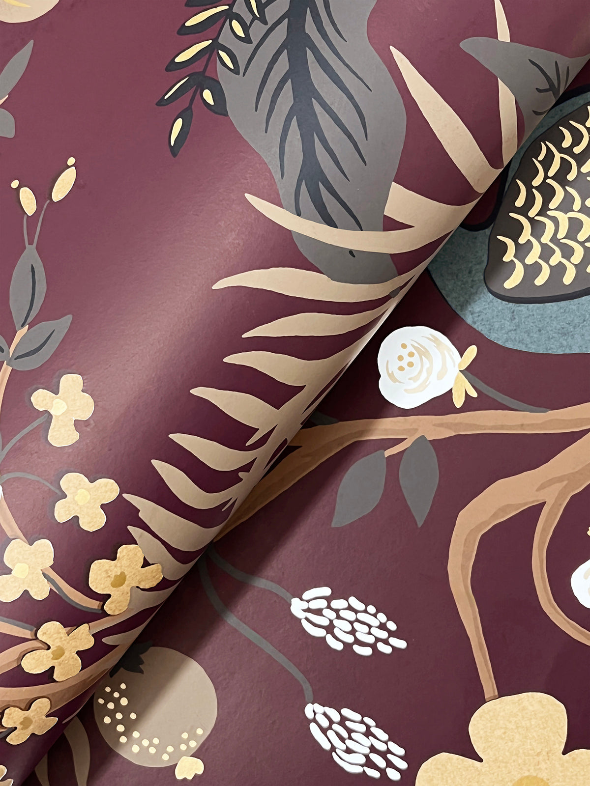 4212-84425-peel-and-stick-wallpaper-detail-closeup