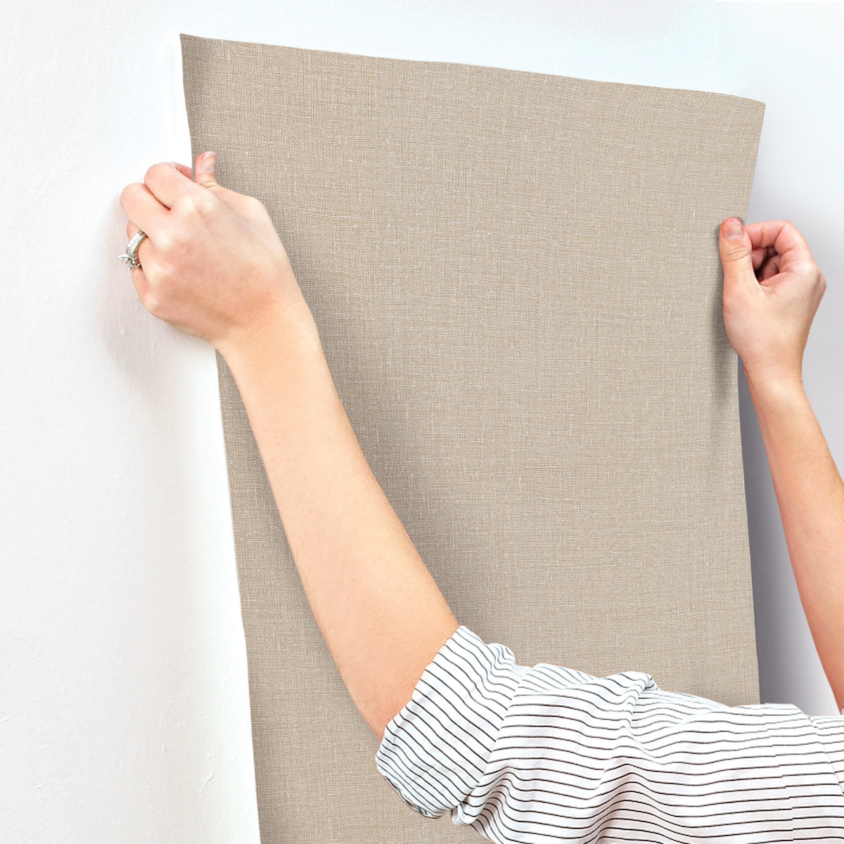5981-peel-and-stick-wallpaper-stick-application-step