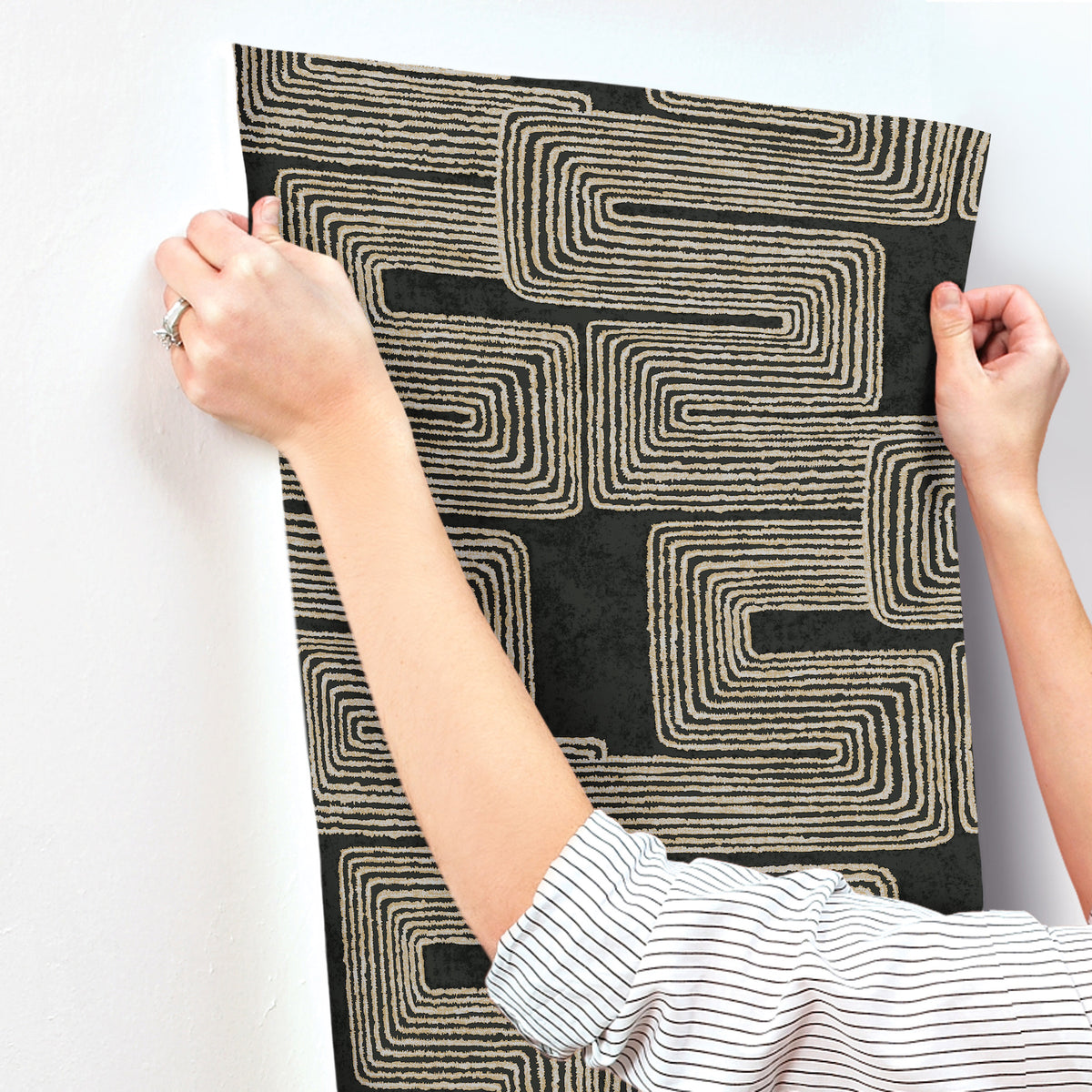 AG2032-peel-and-stick-wallpaper-stick-application-step