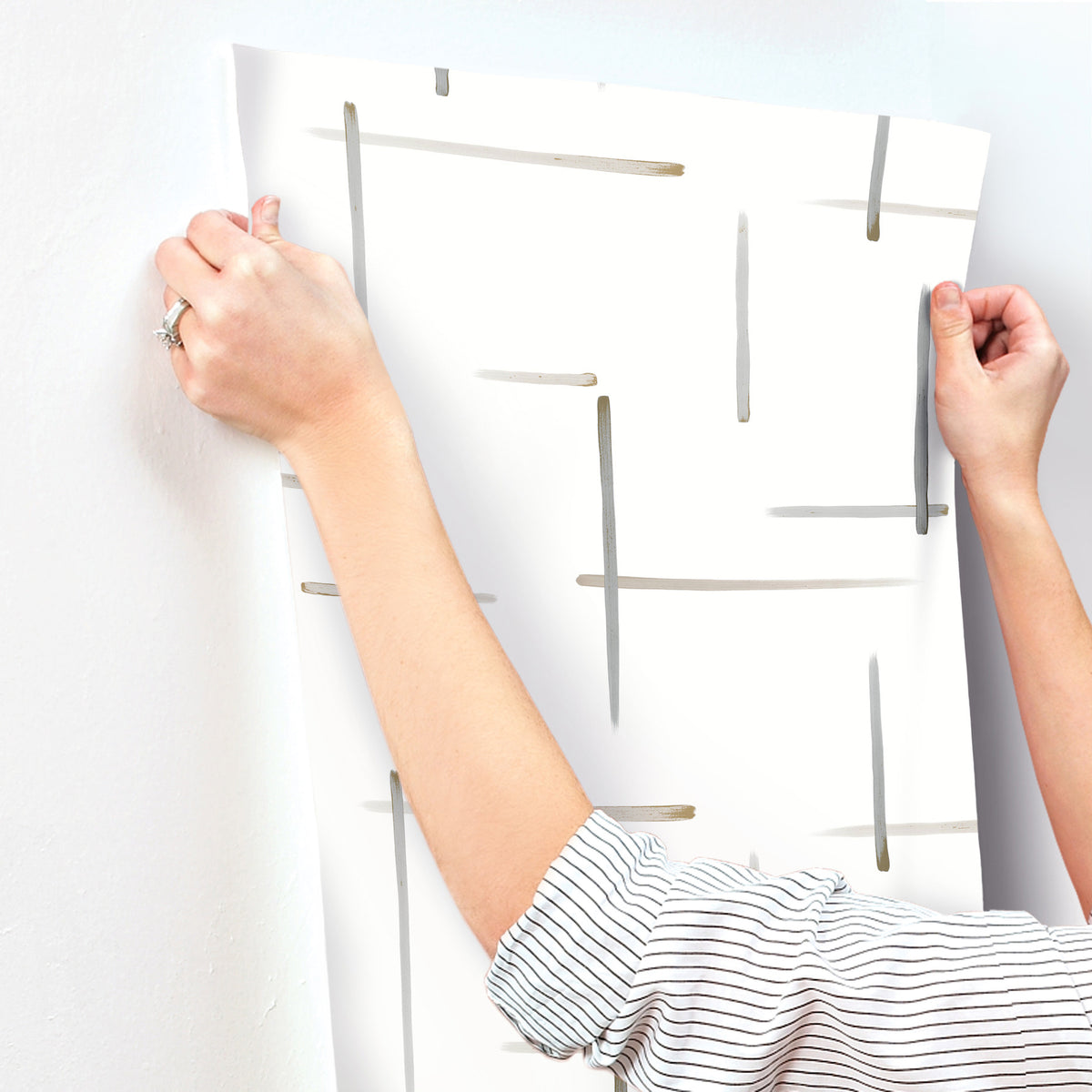 AG2041-peel-and-stick-wallpaper-stick-application-step