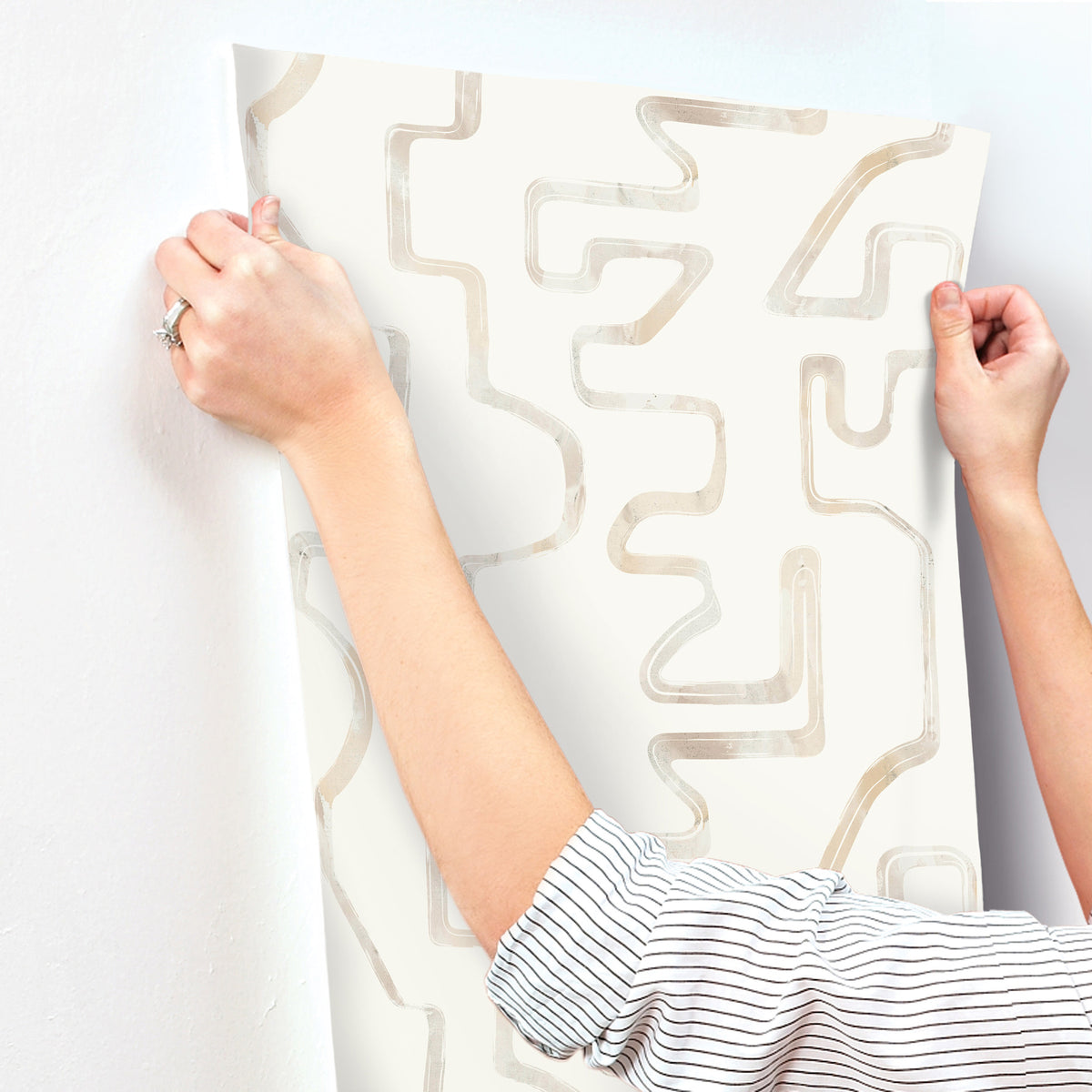 AG2052-peel-and-stick-wallpaper-stick-application-step