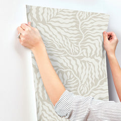 AG2063-peel-and-stick-wallpaper-stick-application-step