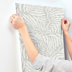 AG2064-peel-and-stick-wallpaper-stick-application-step