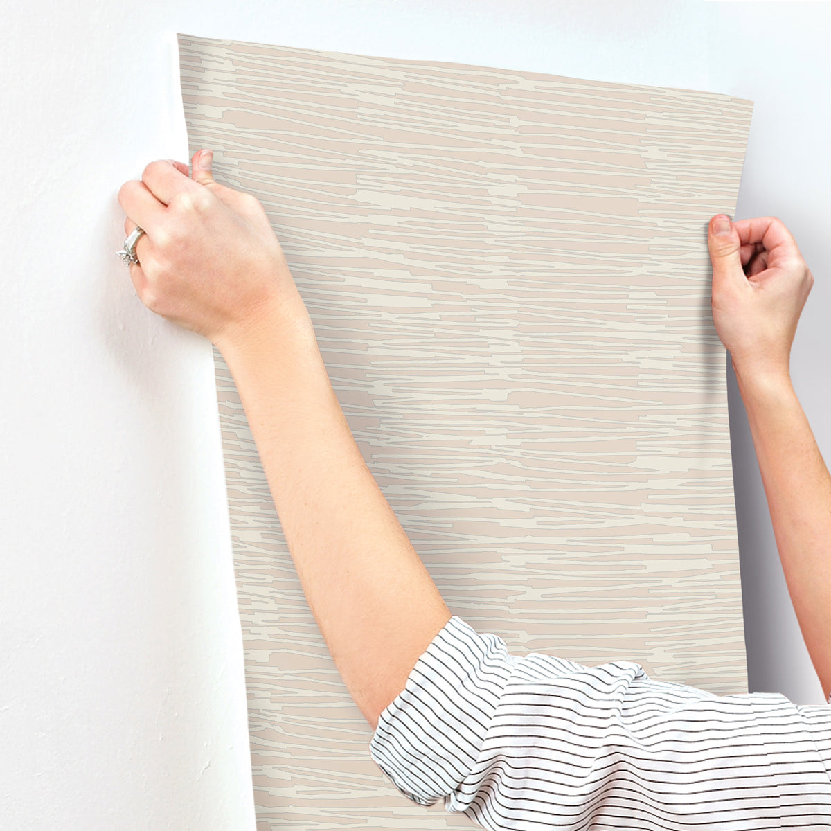 AG2091-peel-and-stick-wallpaper-stick-application-step
