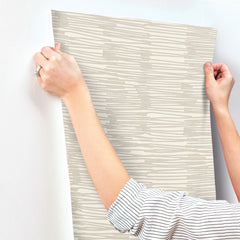AG2093-peel-and-stick-wallpaper-stick-application-step