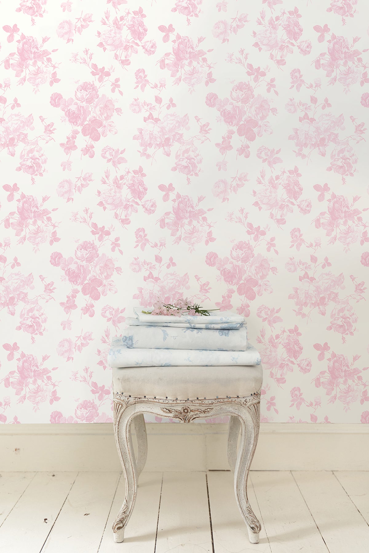 AST4101-peel-and-stick-wallpaper-room-scene