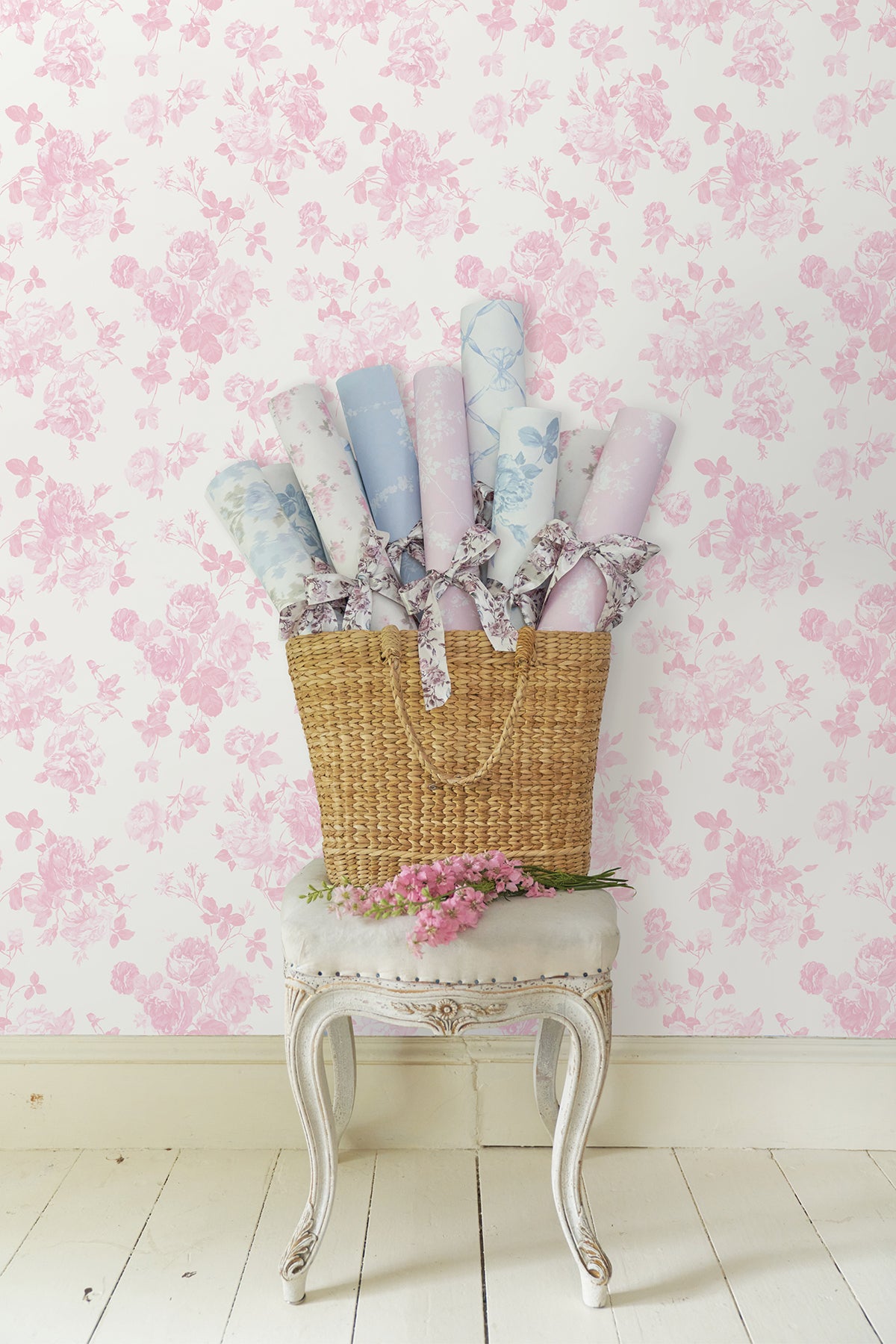 AST4101-peel-and-stick-wallpaper-room-scene-detail-closeup