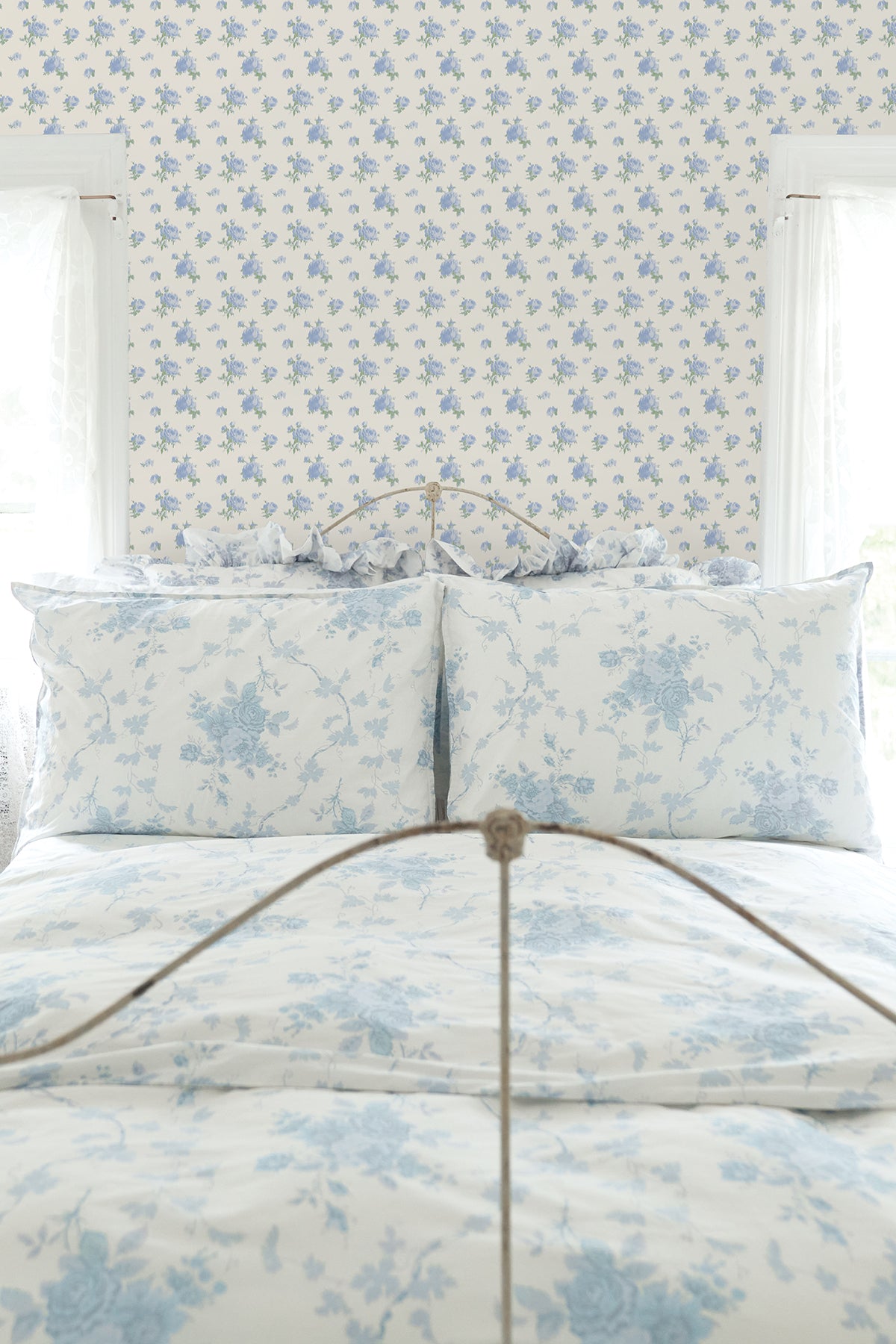 AST4107-peel-and-stick-wallpaper-room-scene-additional-view