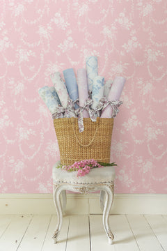 AST4110-peel-and-stick-wallpaper-room-scene-detail-closeup