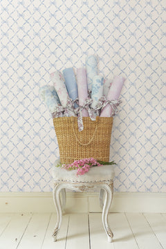 AST4168-peel-and-stick-wallpaper-room-scene-detail-closeup