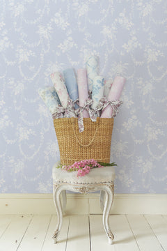 AST4170-peel-and-stick-wallpaper-room-scene-detail-closeup