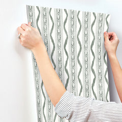 AST4347-peel-and-stick-wallpaper-stick-application-step