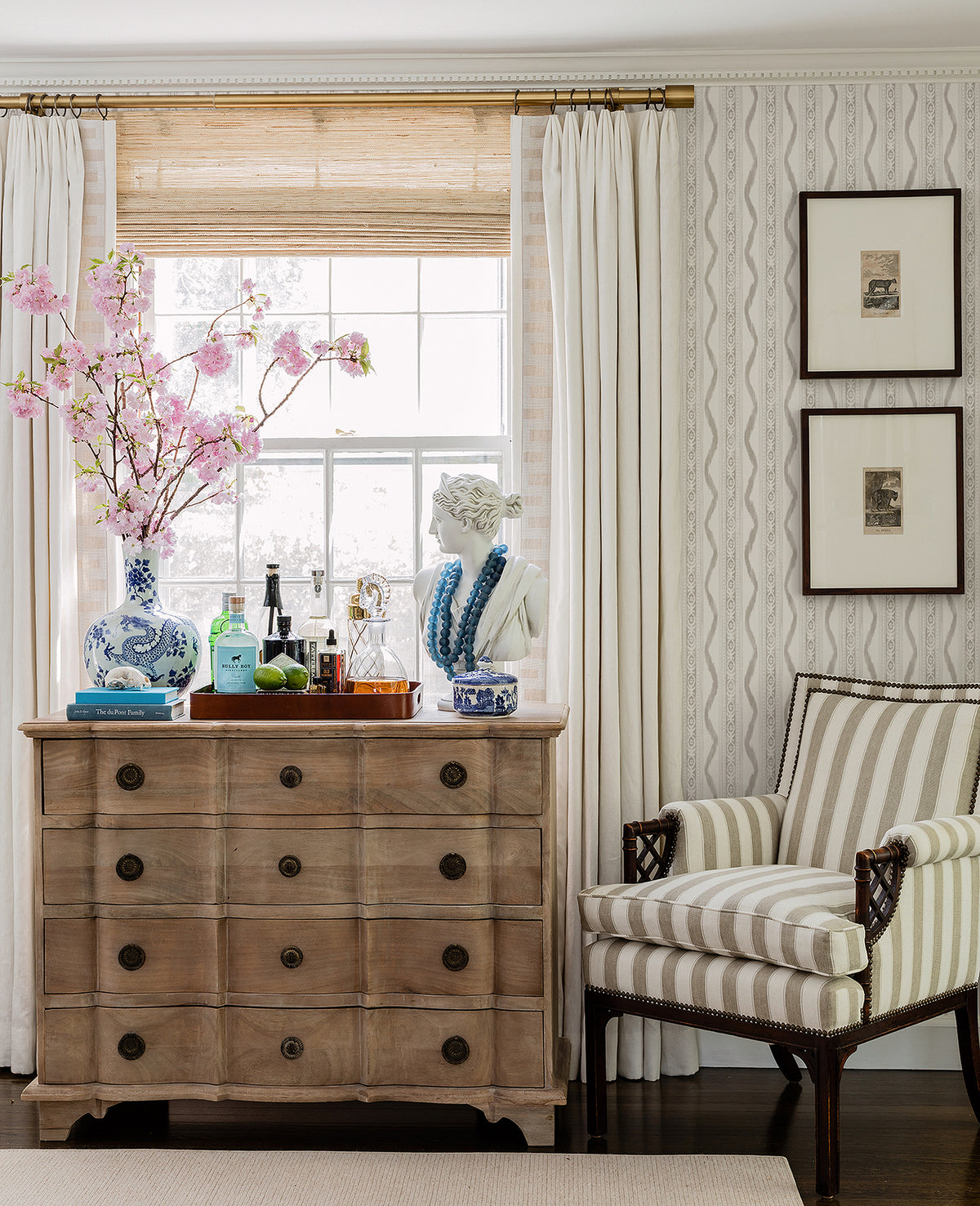 AST4348-peel-and-stick-wallpaper-room-scene