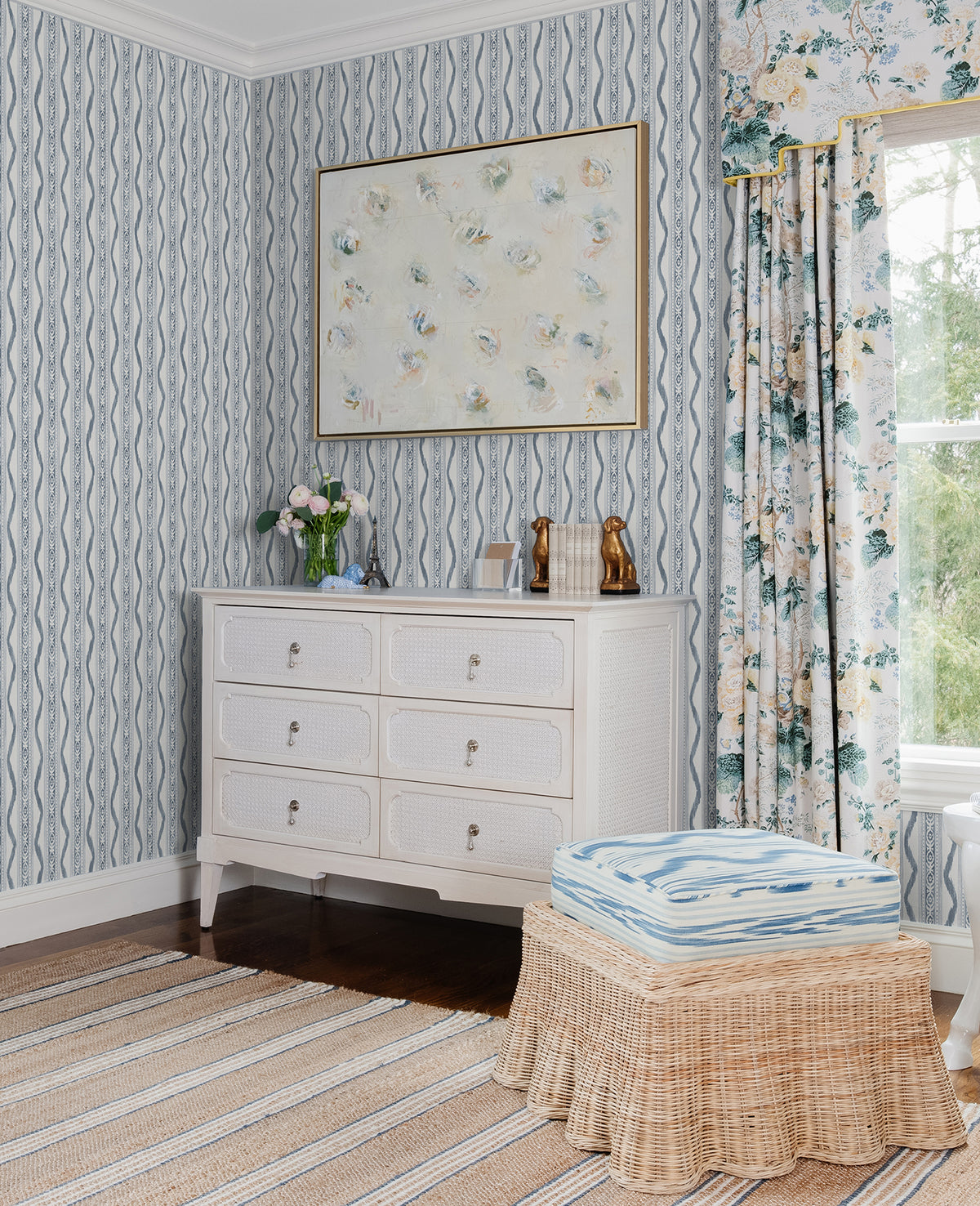 AST4349-peel-and-stick-wallpaper-room-scene