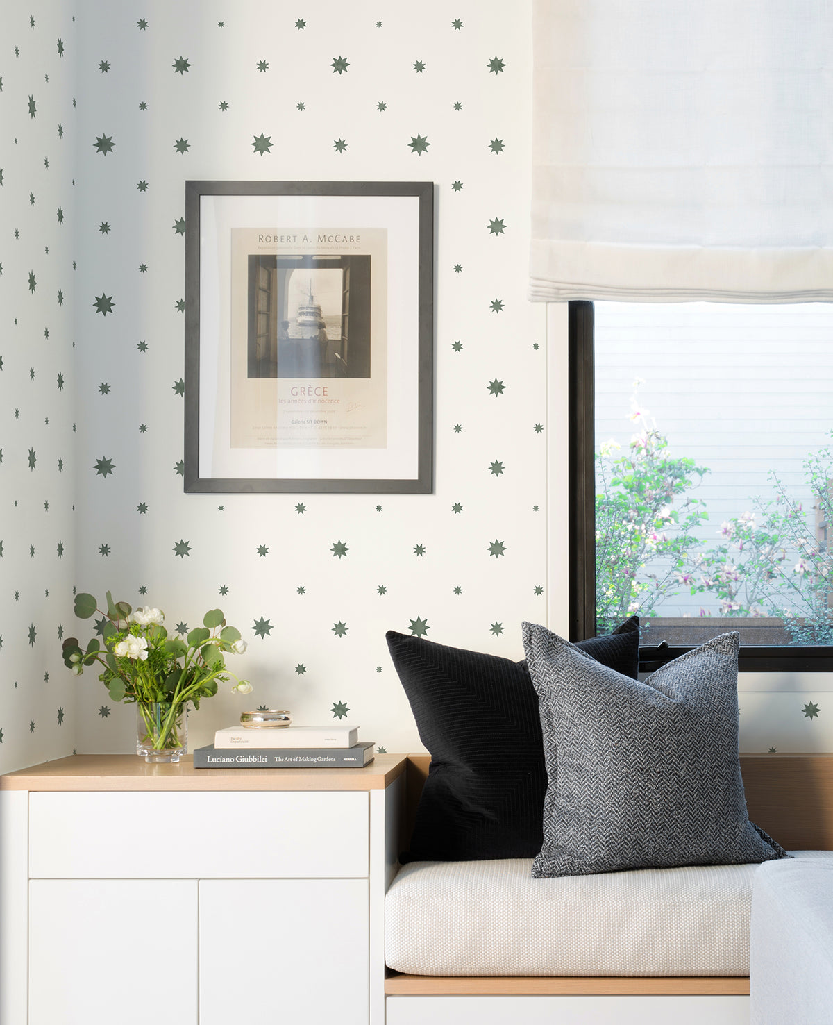 AST4352-peel-and-stick-wallpaper-room-scene