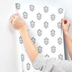 AST4358-peel-and-stick-wallpaper-stick-application-step
