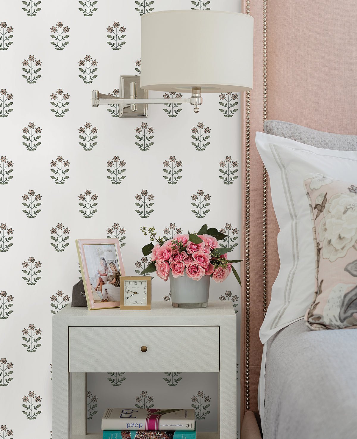 AST4360-peel-and-stick-wallpaper-room-scene