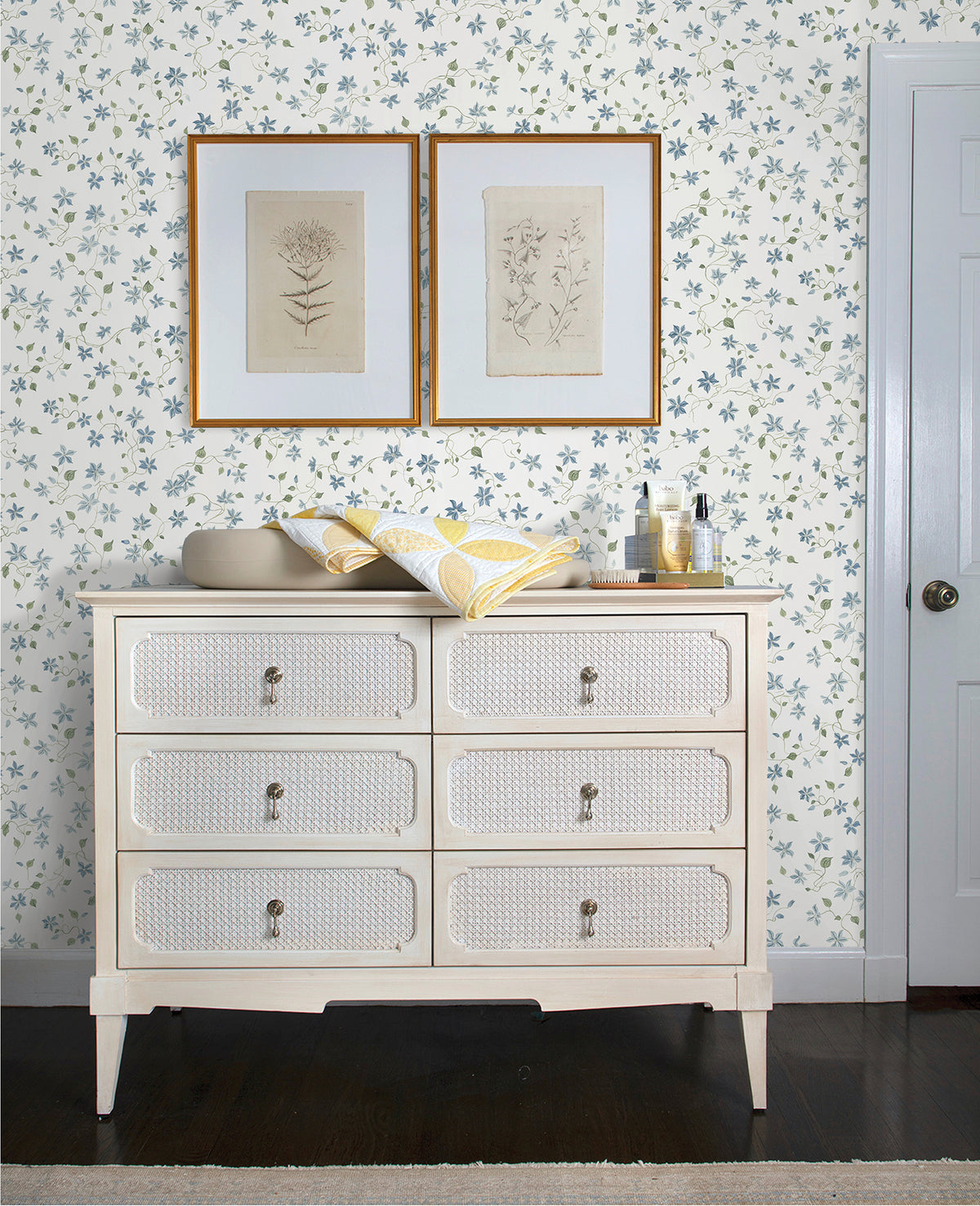 AST4364-peel-and-stick-wallpaper-room-scene