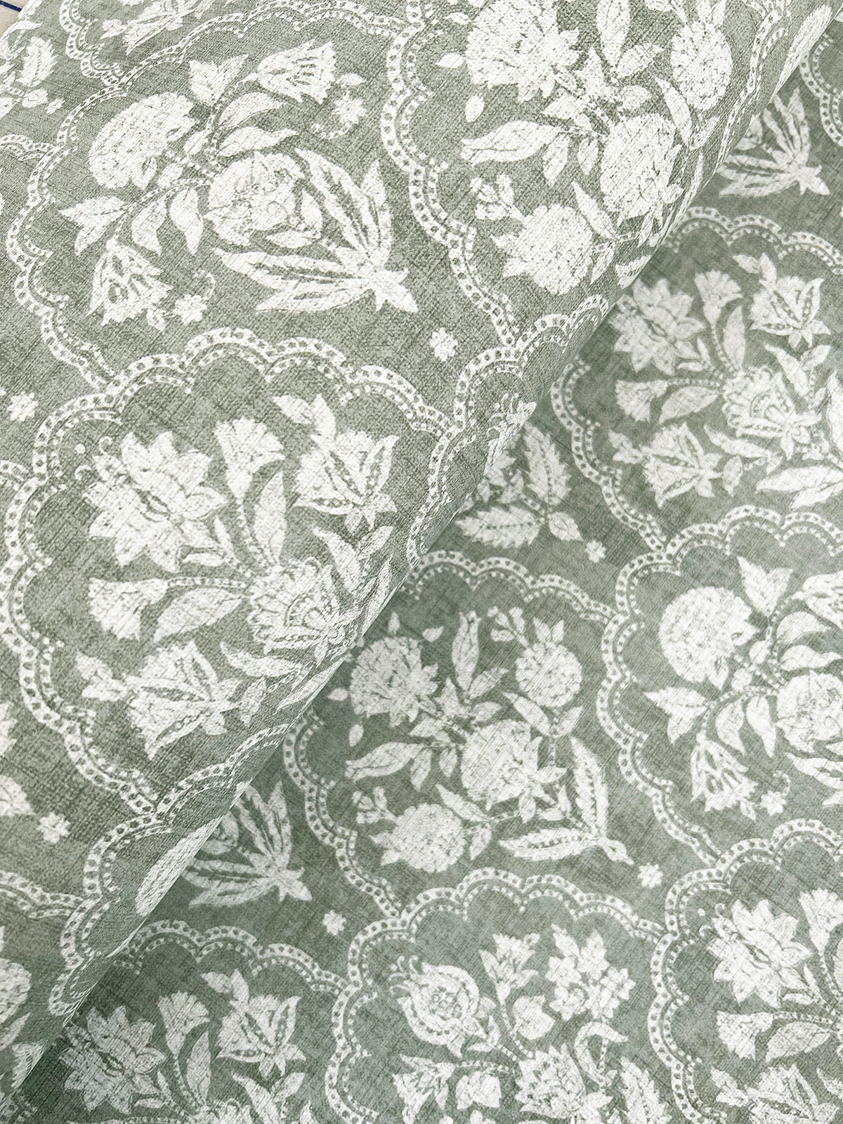 AST6353-peel-and-stick-wallpaper-detail-closeup
