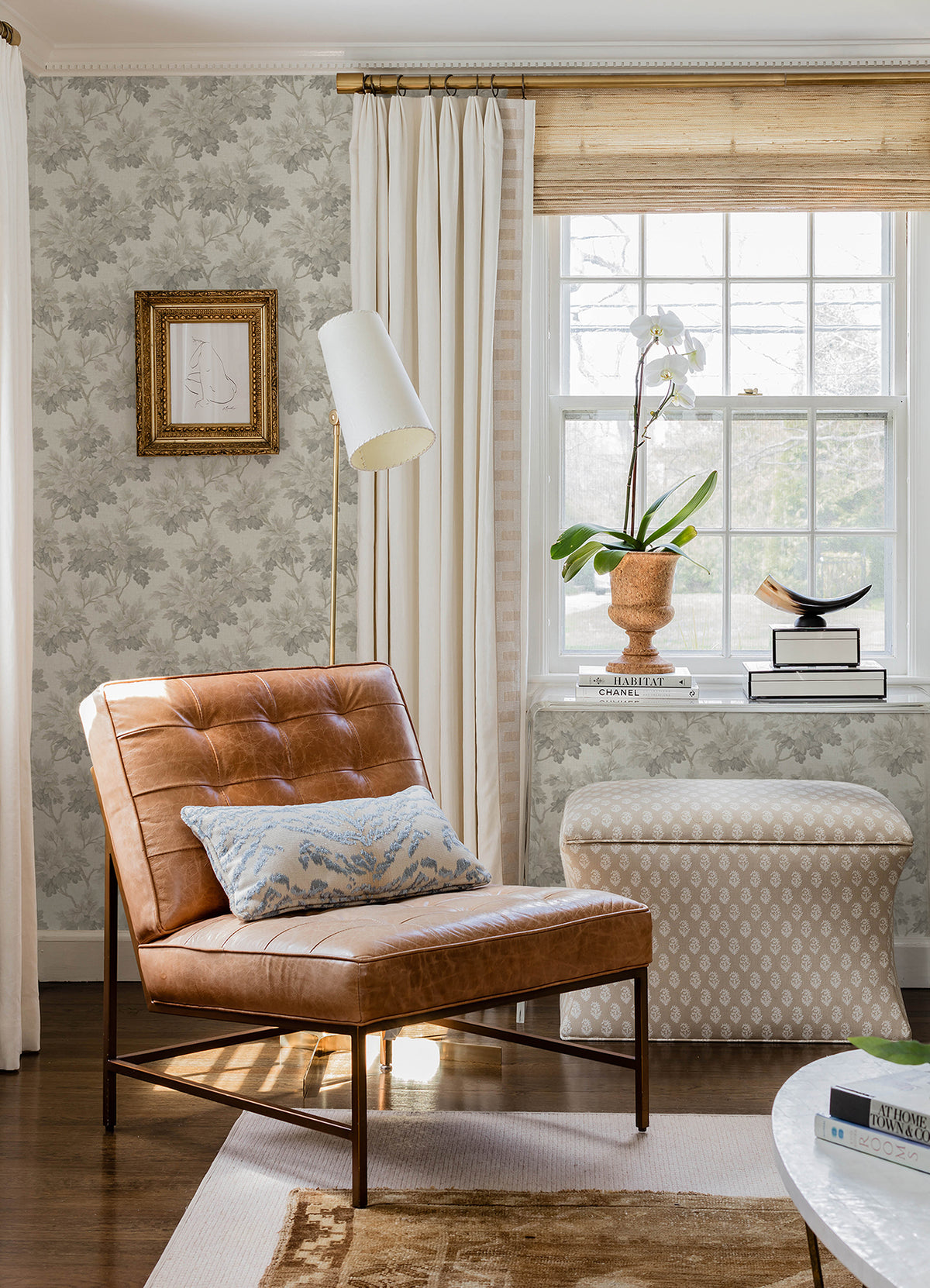 AST6357-peel-and-stick-wallpaper-room-scene