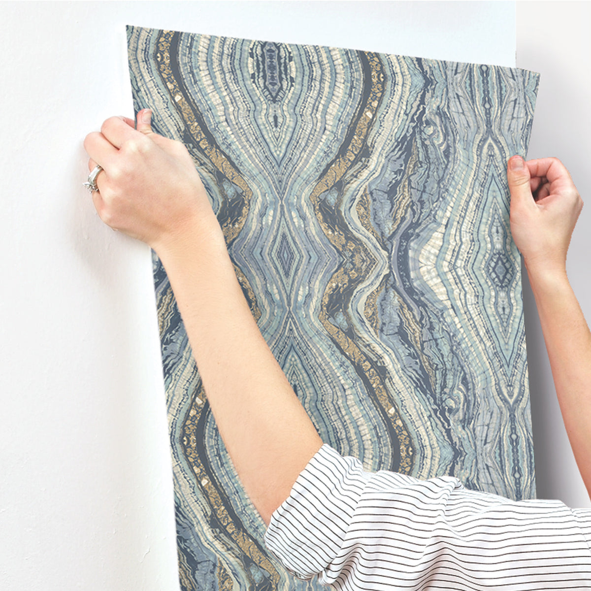 BH8398-peel-and-stick-wallpaper-stick-application-step