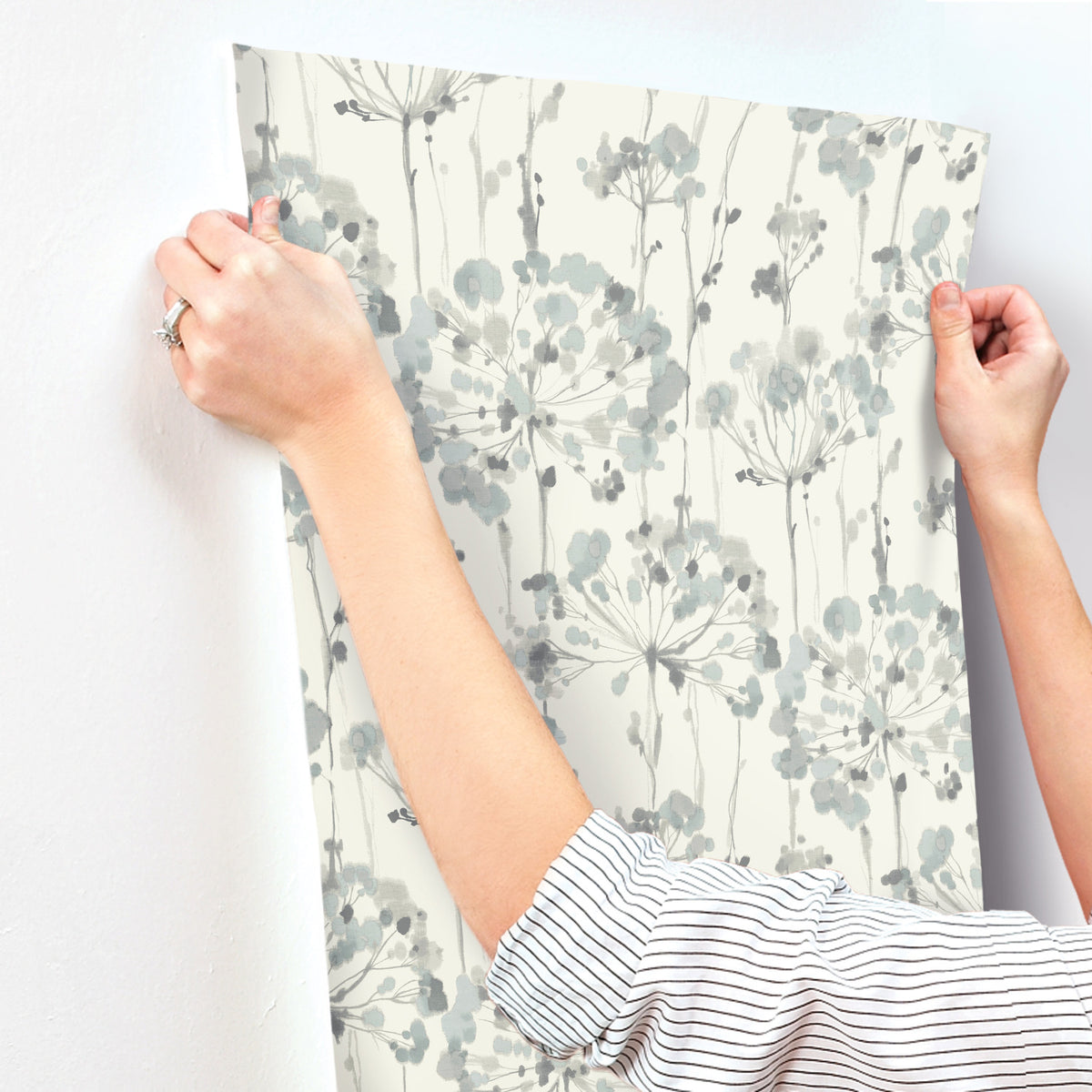 CI2426-peel-and-stick-wallpaper-stick-application-step